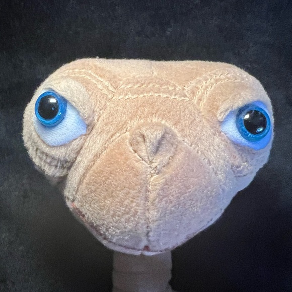 E.T. Extra Terrestrial ET 12” Plush, Toy Factory Licensed by Universal Studios ￼ - Picture 2 of 15